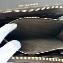 ★【極美品！希少！】 BOTTEGA VENETA ボッテガヴェネタ イントレチャート 長財布 ラウンドファスナー　ダークブラウン　定価7.8万 82_画像8