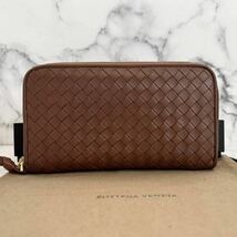 ★【極美品！希少！】 BOTTEGA VENETA ボッテガヴェネタ イントレチャート 長財布 ラウンドファスナー　ブラウン系　定価7.8万 94_画像2