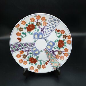 Art hand Auction Large plate, decorative plate, Arita ware, diameter 27.5cm, auspicious, Arita, flat plate, painted plate, gold leaf, hand-painted, craft, pottery, ceramic, plate, tableware, decoration, interior, flower, plum, cherry blossom, painted plate [80j20], Imari, Arita, Color painting, others