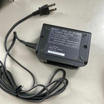 ソニー SONY ビデオカメラ ハンディカム AF CCD-TR11 アダプター　AC-V515 カセット　W-0319-18_画像3