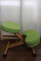 のK3215　　宮武製作所　バランスチェア　プロポーションチェア 学習イス　子供用　補助クッション付き　姿勢矯正椅子　グリーン_画像1