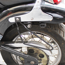 サイドバッグ サポート サドルバッグ ステー 左右セット 汎用 金具 取り付け ブラック 黒 バイク オートバイ 巻き込み防止 サポーター_画像2