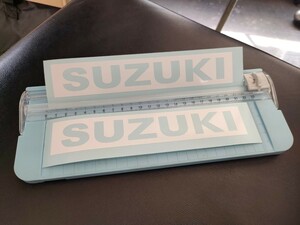 スズキ SUZUKI ステッカー 2枚セット ホワイト 白 枠文字 抜き文字 切り抜き マスキング等に 200mm×35mm サイズ・カラー・字体変更可能！