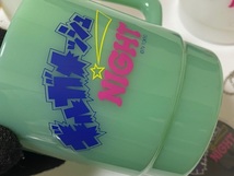 ギルガメッシュ NIGHT プラスチック樹脂製 マグカップ 4点 （2種×2点）+ アクリル キーホルダー + 缶バッチ 展示未使用品_画像3