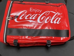 コカ・コーラ Coca-Cola エナメル調 ポリンデイパック リュック レッド COK-MBBK04 展示未使用品