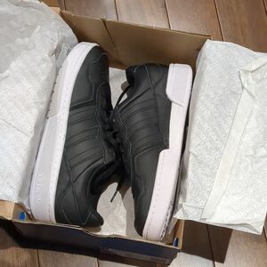 アディダス adidas Courtic オリジナルス GX6319 ローカット