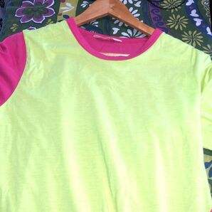 Quash蛍光イエロー ピンク Tシャツ