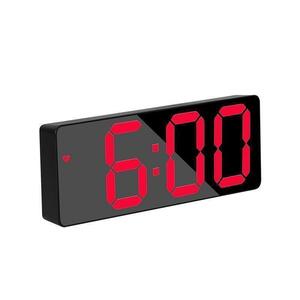 赤　デジタルLED時計 目覚まし時計 置き時計 卓上時計　LEDライト A６