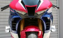 Rote33オリジナル　ホンダCBR1000RR-R（SC82）用ウイングレットフレームスライダーtype2（カラー４色）オリジナルステッカー付_画像3