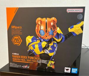 S.H.Figuarts フィギュアーツ 仮面ライダーパンクジャック モンスターフォーム / ビートフォーム