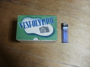 昔々１９３８,９年頃のレンズ部にシャッターがある小型カメラ「VEST－OLYMPIC」の外箱、本体のケースではありません