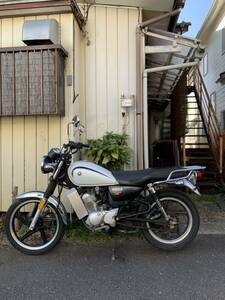 ヤマハ　YB125SP 冬の間、利用せずに放置しておりました　小屋に保管している為、綺麗とおもいます　ガソリンタンク凹みございません