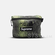 ★新品 国内正規 18SS シュプリーム Supreme The North Face Snakeskin Flyweight Duffle Bag ノースフェイス コラボ 2WAY ダッフル バッグ_画像2