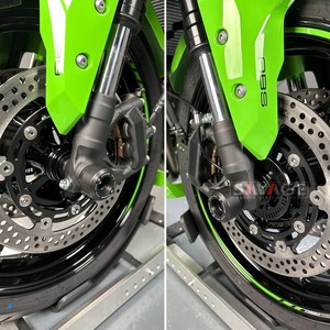 【国内在庫有 即納新品】KAWASAKI ZX-25R ZX-4R ZX-4RR フロントアクスルスライダー