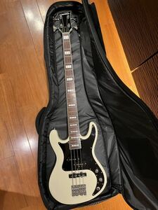 EDWARDS E-AK WHITEsido Akira . electric bass . white Edwards by ESP