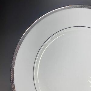 ★ウェッジウッド WEDGWOOD MADRID エンボス 27cm 大皿 ラージプレート ペア 2枚 英国 イギリス