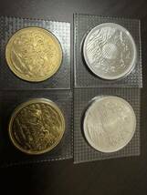  10万円金貨×2枚と一万円銀貨×2枚セット計4枚【天皇陛下御在位60年記念 金貨】ブリスターパック未開封　記念硬貨 _画像1