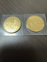  10万円金貨×2枚と一万円銀貨×2枚セット計4枚【天皇陛下御在位60年記念 金貨】ブリスターパック未開封　記念硬貨 _画像2