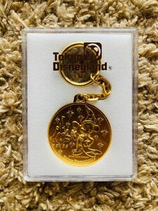 未使用美品 東京ディズニーランド 10周年記念 コイン キーホルダー TOKYO DISNEYLAND メダル コレクション 趣味