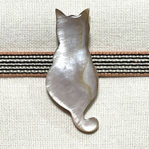 NO.428 帯留め 猫 ネコ シェル 貝細工 リメイク品 (帯留 帯飾り 和装小物)ハンドメイド品の画像1