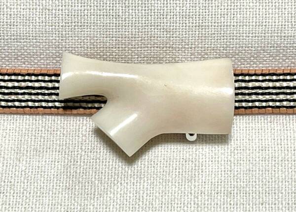 NO.1164 帯留め 珊瑚 リメイク品(帯留 帯飾り 和装小物)ハンドメイド品