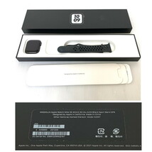 【２点まとめ】 アップル　Applewatch SE 44mm ＋Apple Applewatch　NIKE SE 40mm　　（MKQ43J/A＋MKQ33J/A）　　　※LOCKED(M0322-3)_画像3