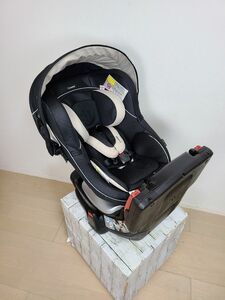 ほぼ未使用　チャイルドシート　新生児～4歳　コンビ　回転チャイルドシート　エッグショック Combi