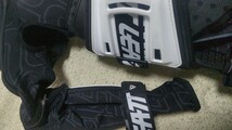 Leatt 5.5 BODY PROTECTOR ホワイト S/M　モトクロス　エンデューロ_画像2