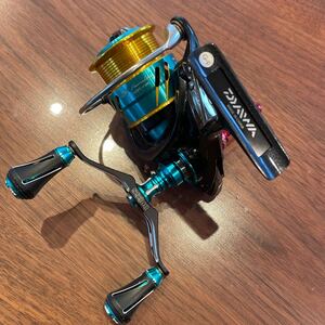  beautiful goods! Daiwa 17emelarudasMX2508PE-H-DH DRESS steering wheel exchangeable!