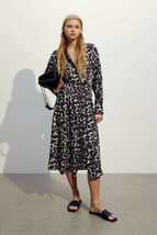 H&M　ワンピース　スタンドカラー　サイズS　美品_画像1