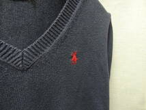 全国送料無料 正規品 ポロラルフローレンPOLO RALPH LAUREN子供服キッズ男＆女の子ワンポイント赤色刺繍 綿100%紺色Vネックセーター 100_画像4