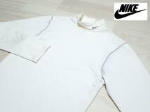 ☆NIKE　☆ナイキ　☆トレーニングウエア　☆スポーツウエア　☆モックネックプルオーバー　☆伸縮性あり　☆ホワイト　☆M _画像1