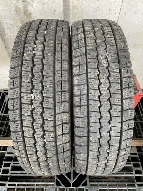 X4266　送料無料☆深溝スタッドレス☆在庫処分価格　DUNLOP ダンロップ WINTER MAXX SV01　195/80R15 107/105L LT　2本価格　2018年製