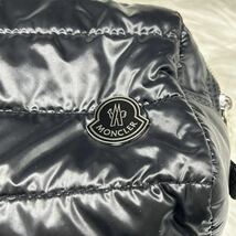 ●極美品 現行品 ●モンクレール MONCLER セカンドバッグ クラッチバッグ ポーチ ●メンズ ブラック ダウン素材 2室 持ち手有り_画像7