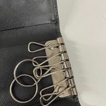 A252/【中古品】PRADA プラダ 6連 キーケース ブラック レザー 黒 サフィアーノ 型押し レザー 鍵入れ M222 トライアングルロゴ 三角 ロゴ_画像7