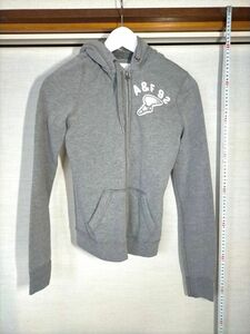 AW124　『Abercrombie&Fitch　アバクロンビー&フィッチ』　フルジップ　パーカー　サイズXS　グレー　アバクロ