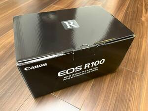 Canaon Canaon EOS R100 ダブルズームキット 定価 12.7 万円