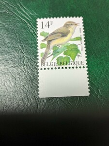 小鳥を描くベルギーの普通切手旧14フラン　1種　未使用ヒンジなし耳紙つき