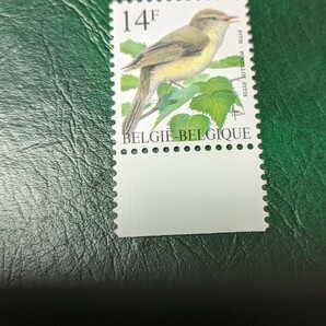 小鳥を描くベルギーの普通切手旧14フラン 1種 未使用ヒンジなし耳紙つきの画像1