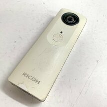 f001 B 動作品 RICOH THETA 360度カメラ ホワイト デジタルカメラ 動画 静止画 リコーシータ 全天球_画像2