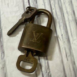 m001 W3 2. ルイヴィトン LOUIS VUITTON 南京錠 カギ ロック カデナ パドロック 321 鍵 ゴールド 金