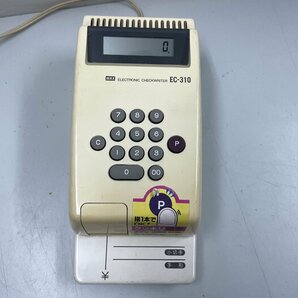 m002 F1(60) MAX エレクトロニック チェックライター EC-310 マックス 小切手 手形 事務用品 オフィス用品 経理 会計 出納 中古の画像1