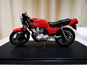 1/12 ホンダ CB750F 「バリバリ伝説」 （「巨摩郡」 ヘルメット付属） [オートアート]