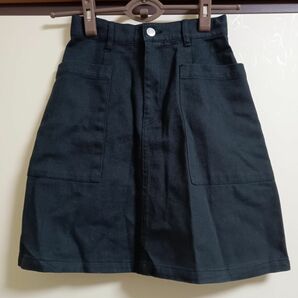 9. レトロガール　 黒　 スカート