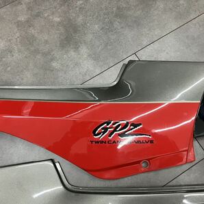 【送料無料】カワサキ純正 GPZ900R サイドカバー(GPZ750R Ninja ニンジャ ZX900A GPZ アルフィン 外装 タンク フレーム ステー グロメット)の画像2