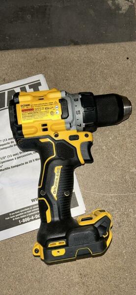 中古 美品 デウォルト DEWALT DCD 800 20v XR ブラシレス ドリルドライバ 純正品 説明書付き(英語) 送料無料 輸入品 返品可能 匿名配送 