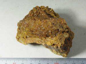 国産鉱物　埼玉県秩父鉱山の灰礬柘榴石