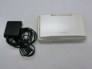 【IJ27-05】【60サイズ】▲Nintendo DS 本体+コード/ホワイト/携帯ゲーム機/ジャンク扱い/※タッチ操作ズレ 傷 汚れあり