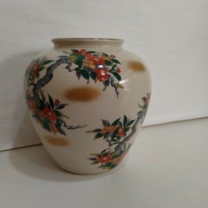 M03094 九谷焼 花瓶　花器 壺 金彩 色絵 花入 椿 工芸品 