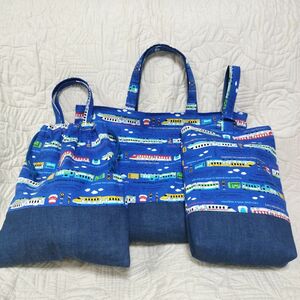  ハンドメイド　レッスンバッグ　上靴入れ　巾着袋３点セット　入園入学準備　絵本袋　お着替え袋　し シューズケース　新幹線　電車